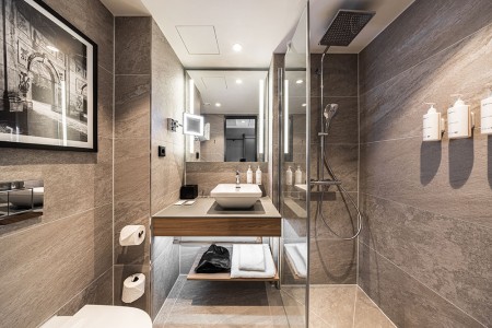 Hotelzimmer Bad